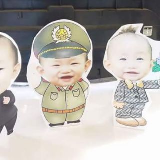 Tên để bàn và chibi ghép ảnh bé