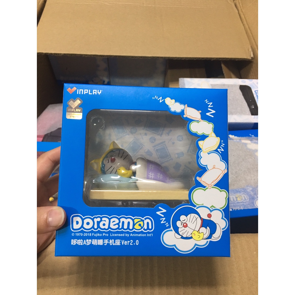 Mô hình doremon , doraemon kèm giá đỡ điện thoại hàng chính hãng