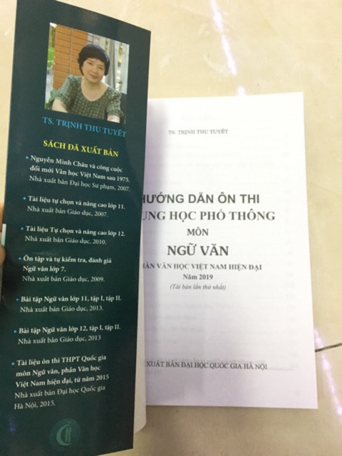 Sách - Hướng Dẫn Ôn Thi THPT Môn Ngữ Văn Phần Văn Học Việt Nam Hiện Đại | BigBuy360 - bigbuy360.vn