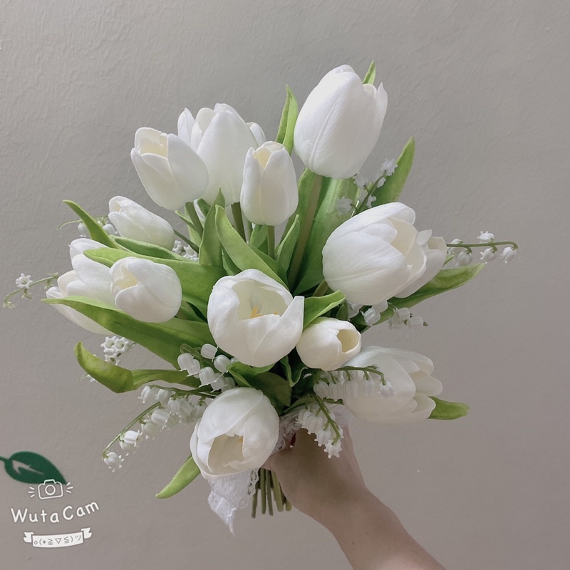 Hoa cầm tay cô dâu