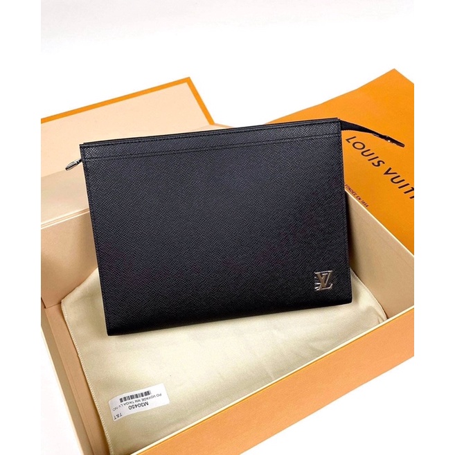 Ví Clutch LV Pochette Voyage Taiga Leather in Black fullbox vân da xước đẹp mê❤️