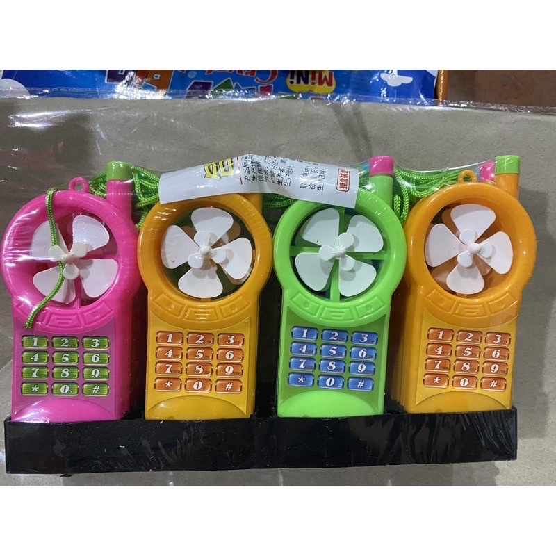 Lốc 12 hộp kẹo xê kèm đồ chơi hình điện thoai có dây treo