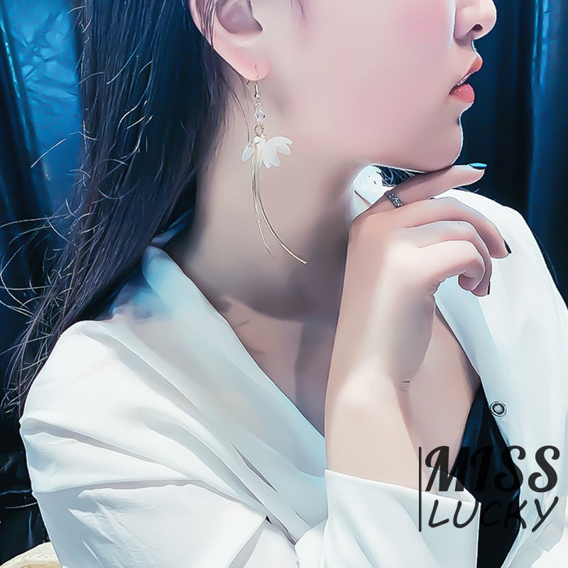 Khuyên tai nữ kiểu dáng không đối xứng thời trang cá tính