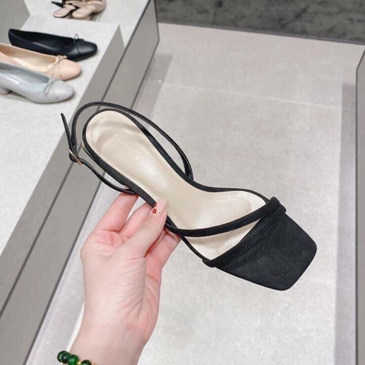 Sandal nữ CNK đế thấp màu đen CK1-70900185