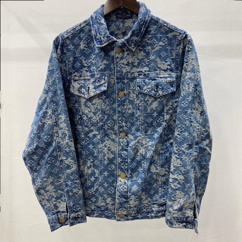 Áo khoác bò vải denim in logo có túi ngực phía trước louis vuitton LV