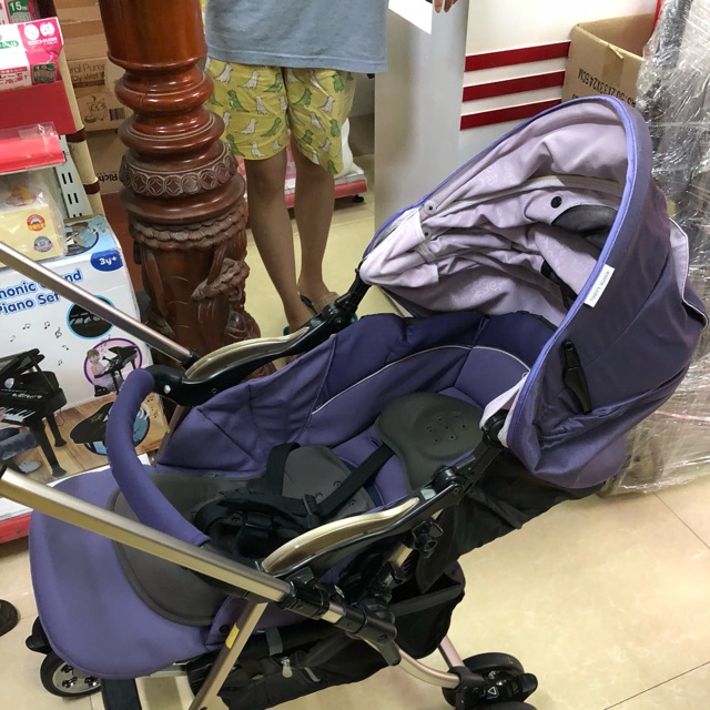 Xe đẩy Combi