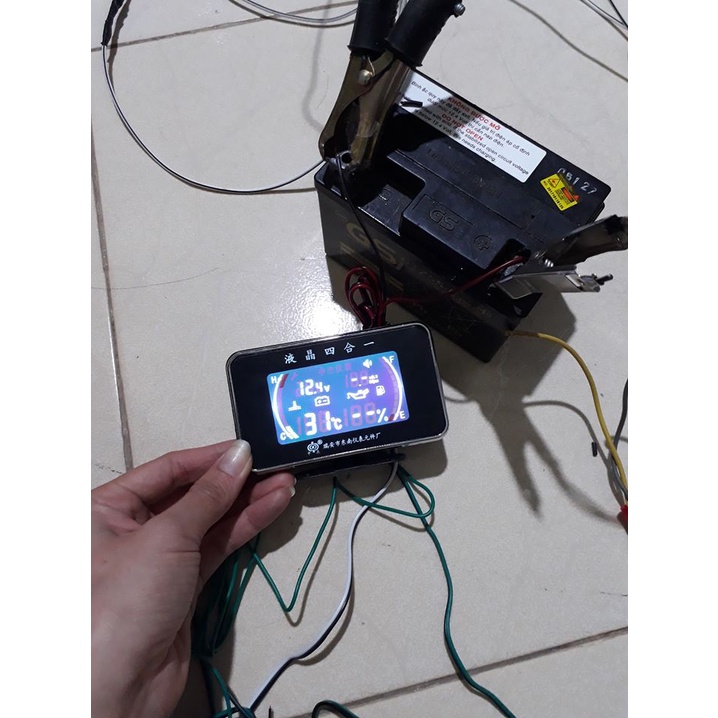 Đồng hồ đa năng dùng cho ô tô 12V/24V tích hợp màn hình LED tiện dụng