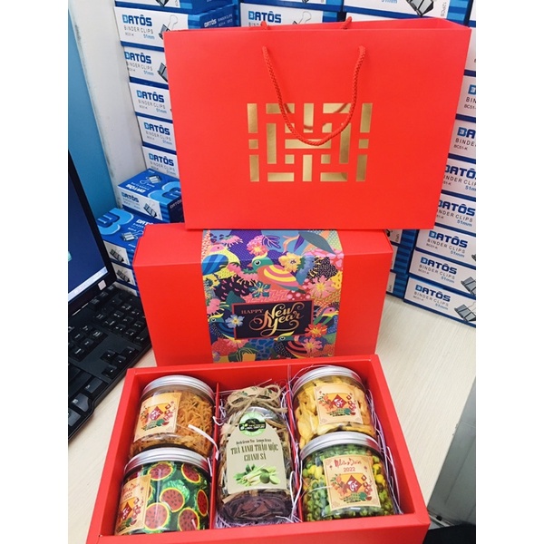 HỘP QUÀ TẾT CAO CẤP NHÂM DẦN 2022