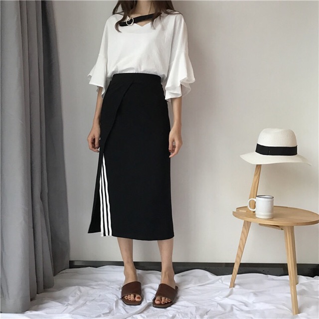 Chân váy 3 sọc xẻ tà
