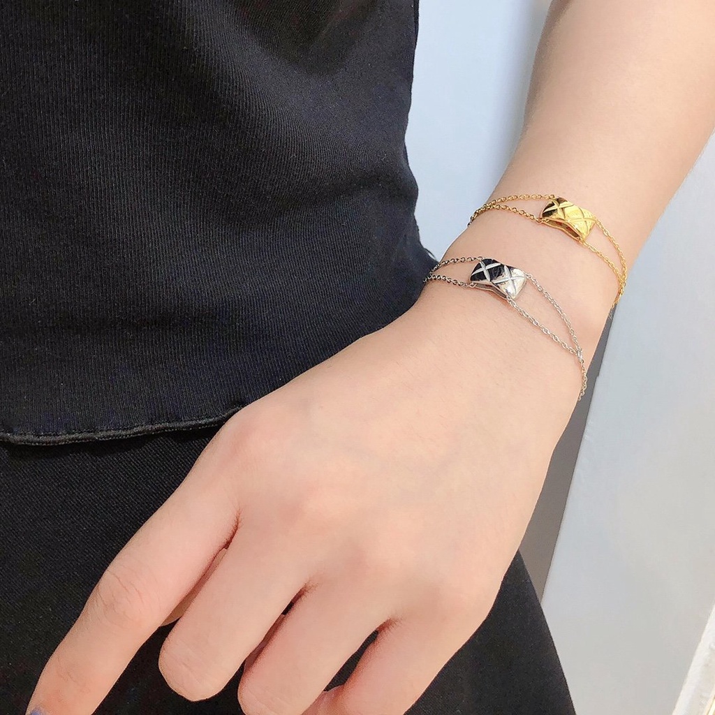 Vòng Tay Bằng Thép Titan Hai Lớp Rỗng Tinh Tế In Logo Chữ CC