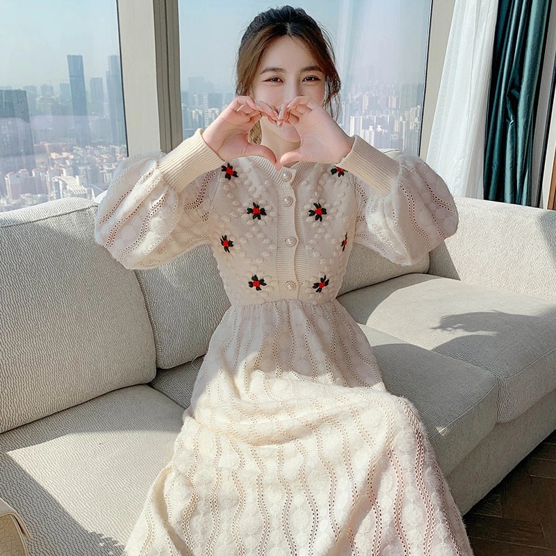 Đầm len dài qua gối thêu họa tiết thời trang mùa thu mới cho nữ 2021