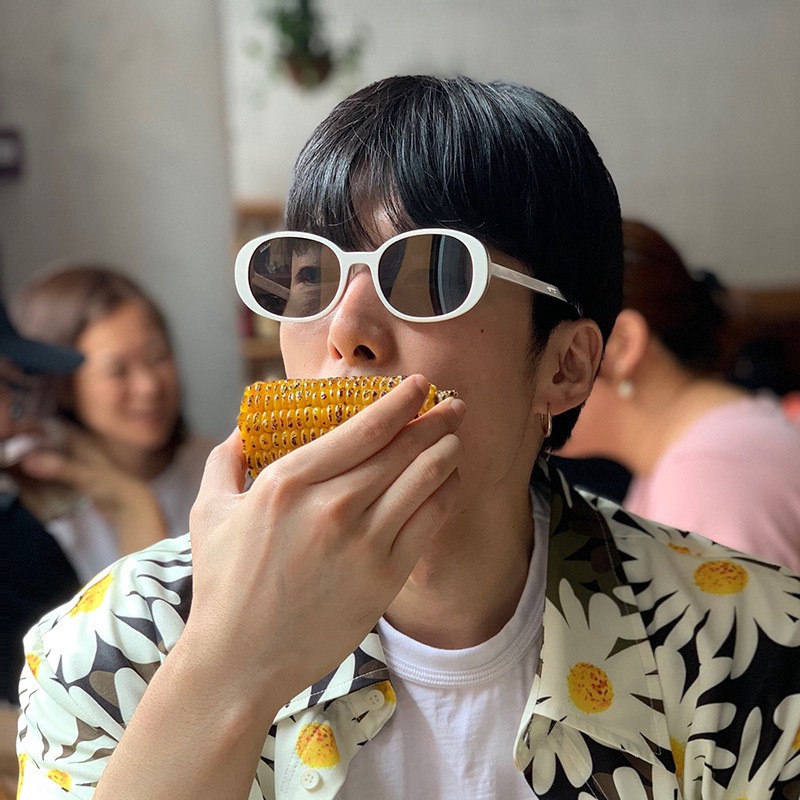 Kính râm gọng hình oval kiểu cổ điển thanh lịch dành cho nữ