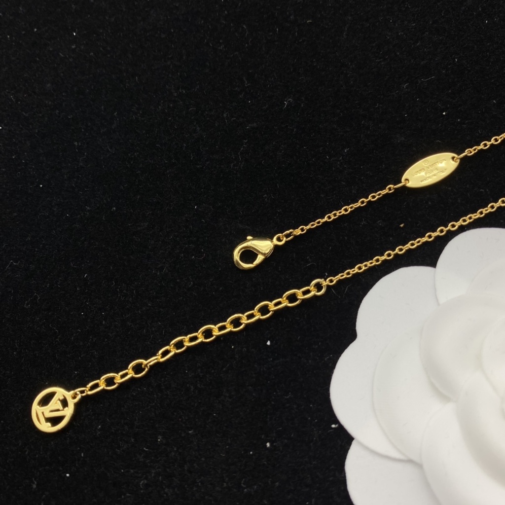 Bộ Vòng cổ Và Bông Tai Mạ Vàng Mặt Hoa Louise V Thời Trang Cho Nữ