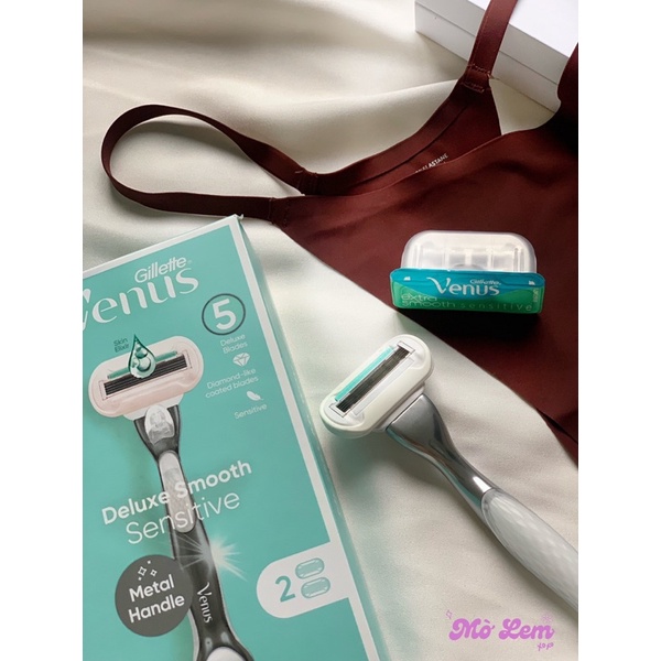 Bộ Dao Cạo Nữ Gillette Venus Deluxe Smooth Cho Da Nhạy Cảm (1 cán và 2