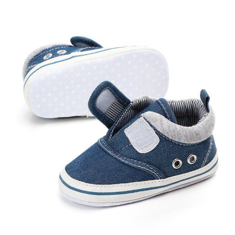 Giày cotton bít mũi phối khóa dán thiết kế xinh xắn dành cho các bé