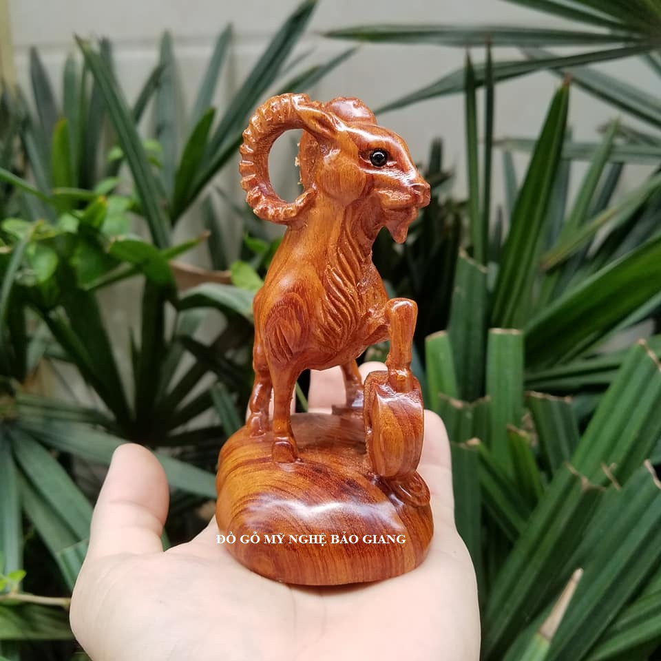 Tượng con dê gỗ hương 12 cm