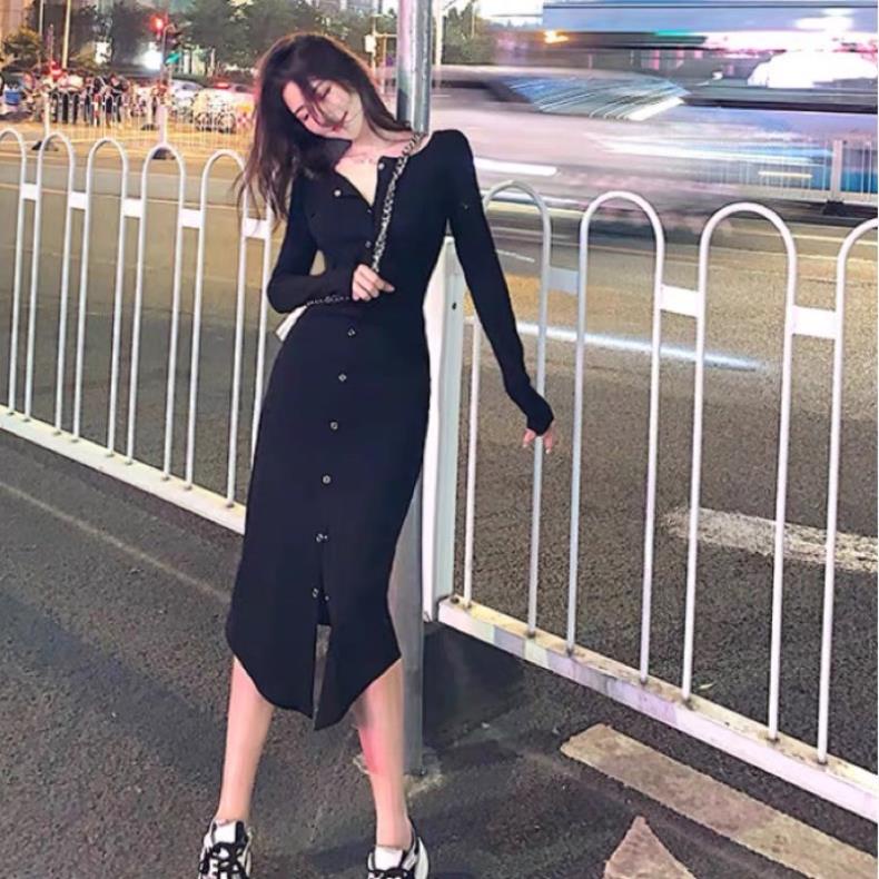 Đầm body đen tay dài hàng nút bạc