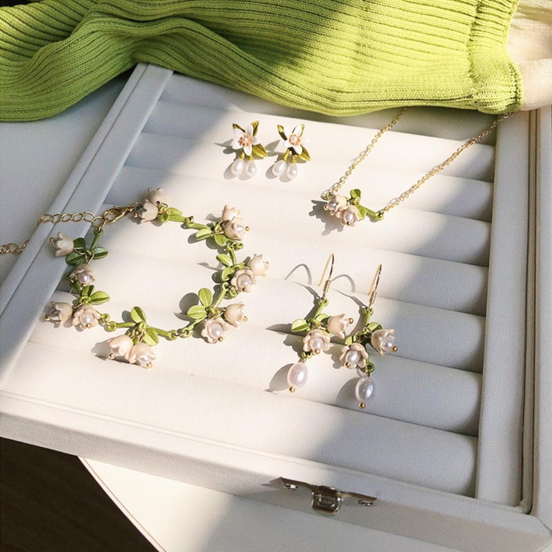 Bông Tai Hình Hoa Lily Trắng Đính Ngọc Trai Giả Quyến Rũ Thời Trang Cho Nữ