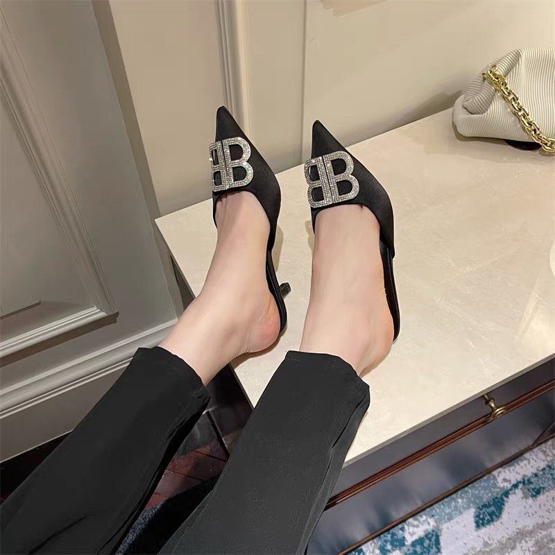 Giày sục gót Bb xoàn đá siêu sáng cao 4cm xinh xắn hót treand cực xinh xắn.