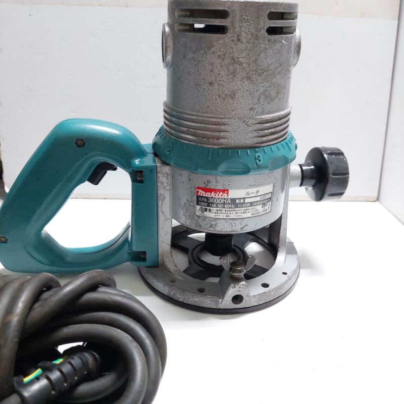 MÁY PHAY GỖ MAKITA NHẬT ĐIỆN 100V 1240W , XÀI ĐƯỢC MŨI 8MM VÀ MŨI 12MM