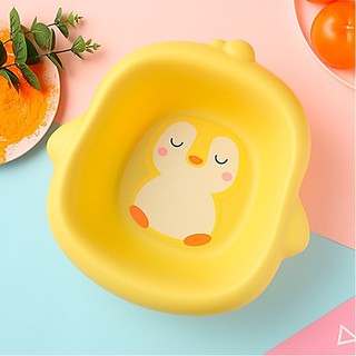 Chậu rửa vệ sinh cho bé hình chú chim cánh cụt đáng yêu màu vàng