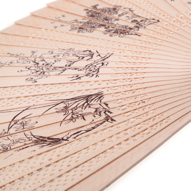 Quạt gỗ cầm tay vẽ hình độc đáo