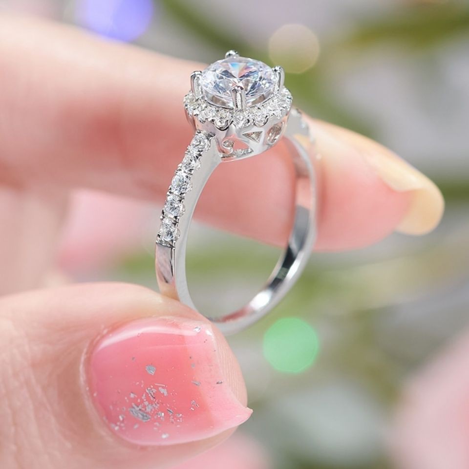 Nhẫn Moissanite nhập khẩu Mỹ nữ bạc 925 mạ bạch kim một carat ròng màu đỏ trực tiếp miệng thiết kế ngách trongV