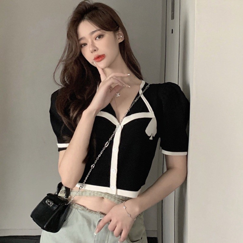 Áo len ngắn tay phối nút sành điệu cho nữ