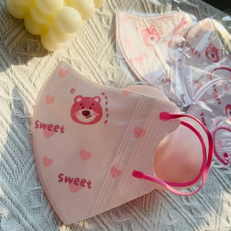 KHẨU TRANG 3D HỒNG HOẠ TIẾT GẤU DÂU LOTSO SIÊU HOT 🐻🍓
