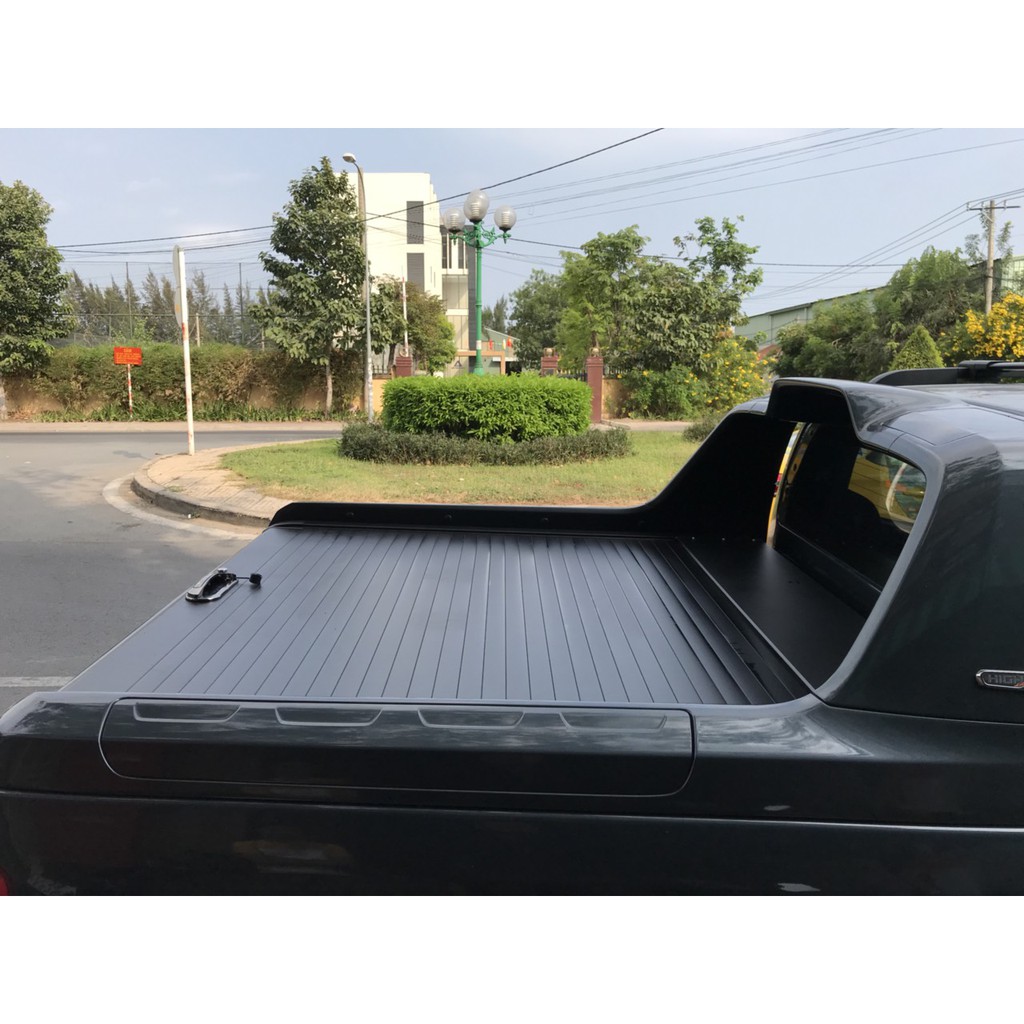 Nắp thùng cuộn  xe bán tải Colorado bản Highcountry