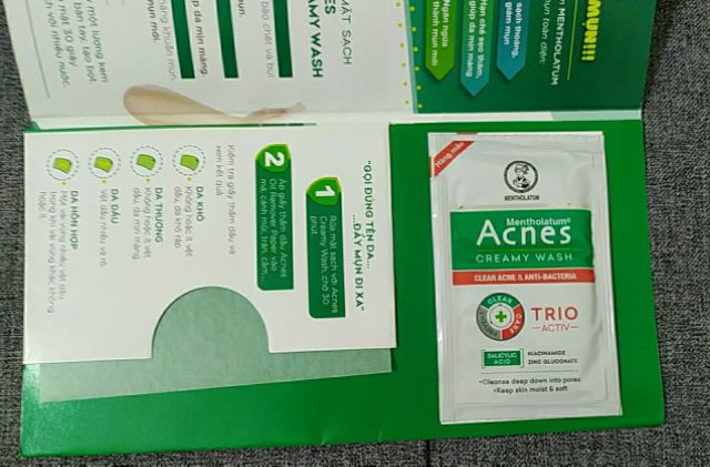 Sữa rửa mặt Acnes( Combo 1 gói SRM +1 tờ giấy thấm dầu)