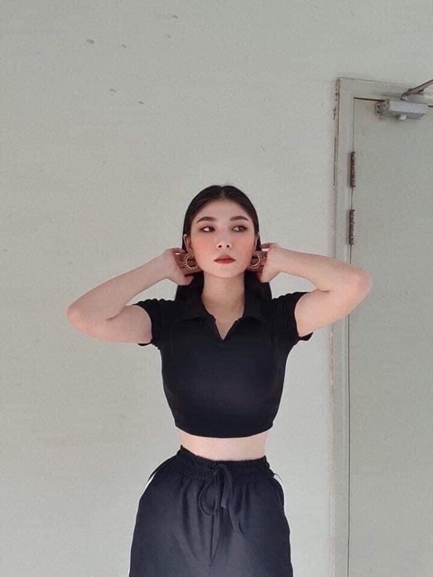 Áo croptop có cổ