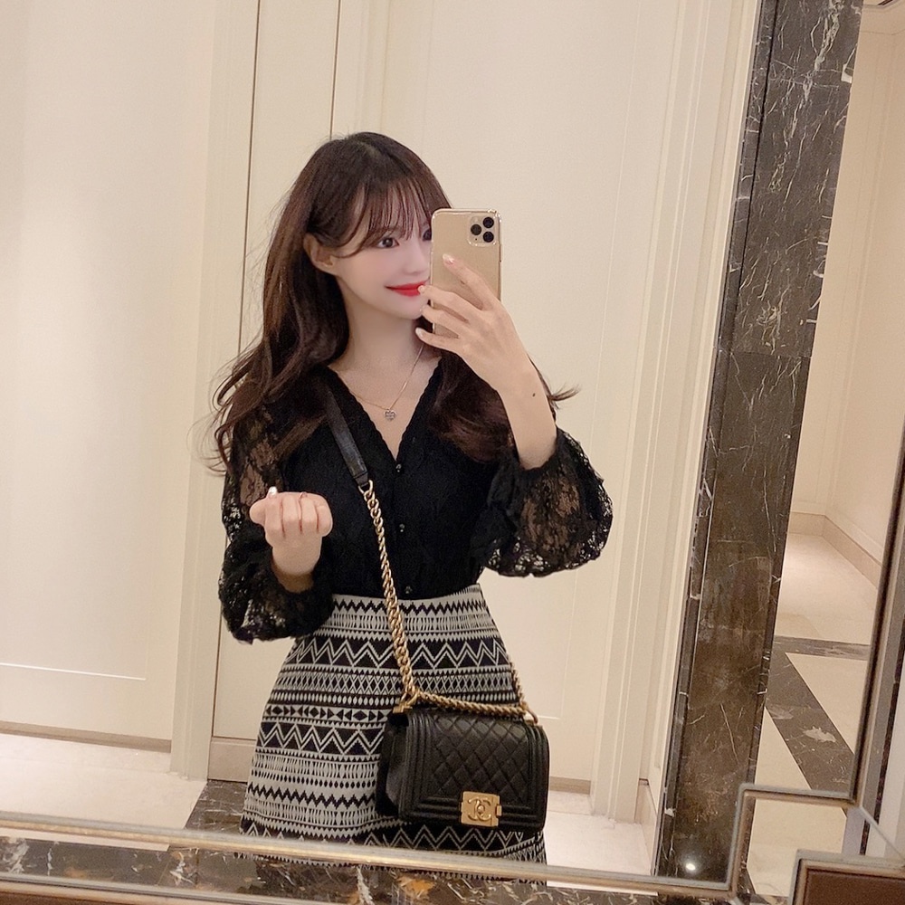 Áo sơ mi voan tay dài cổ chữ V phối ren phong cách Hàn Quốc cho nữ