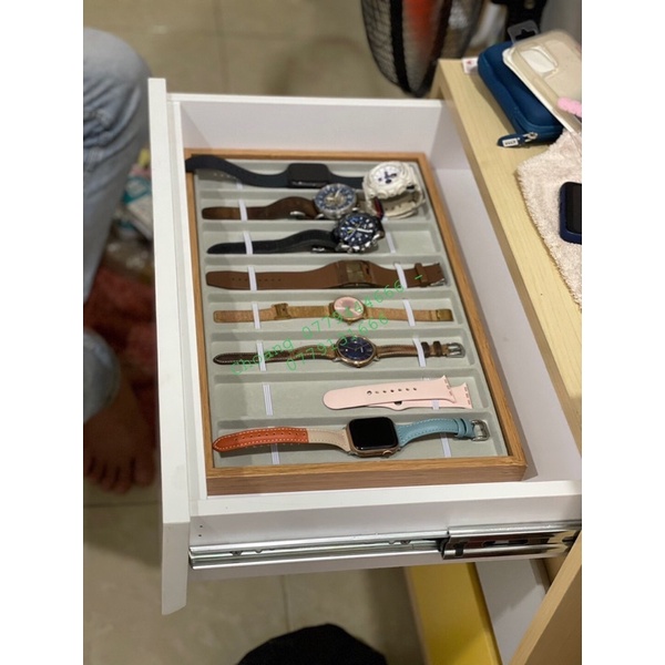 Khay trưng bày dây đồng hồ và đồng hồ