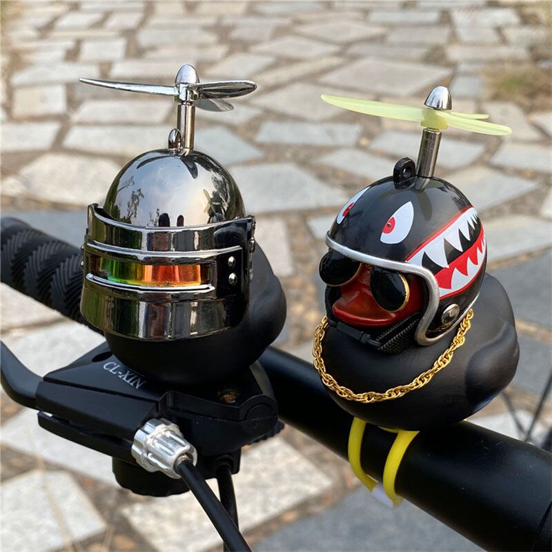 Phụ Kiện Trang Trí Xe Hơi / Xe Máy Hình Chú Vịt Vàng Đội Mũ Bảo Hiểm Dễ Thương