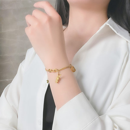 Vòng Tay Thép Titan Mạ Vàng 18K Mặt Hình Thỏ Đáng Yêu