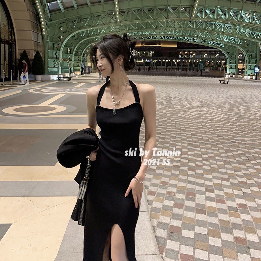 Đầm dệt kim hai dây hở lưng xẻ tà màu đen thời trang quyến rũ 2021