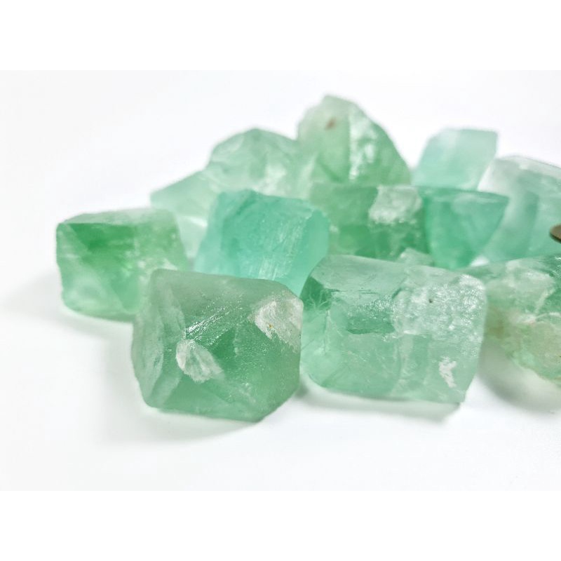 Đá thô tự nhiên Fluorite xanh bạc hà có 2 kích cỡ lựa chọn dùng thanh tẩy bài, làm handmade..