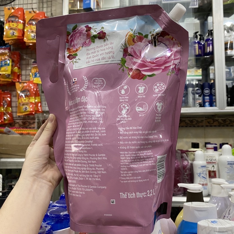 Nước Xả Vải Downy Đóa Hoa Ngọt Ngào 2.3l