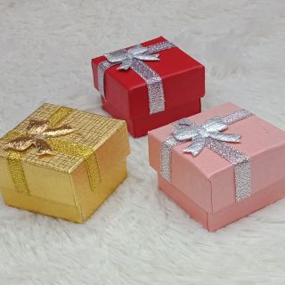 Hộp quà nhỏ có nơ (4x4x2.6cm) SP001073
