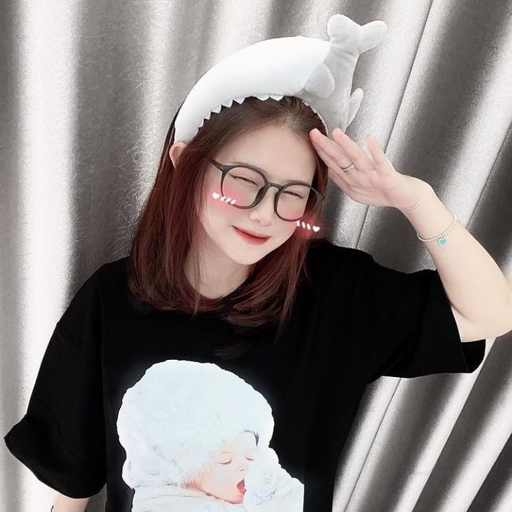 Áo Thun ADLV In Hình Bé Tuyết  - Ảnh Chụp Tại Shop