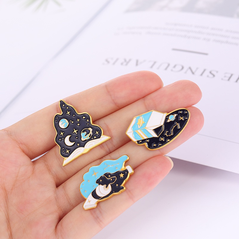 QIHEJEWELRYFunny Galaxy Universe Lapel Pin Gifts for Friends Clothing Accessories