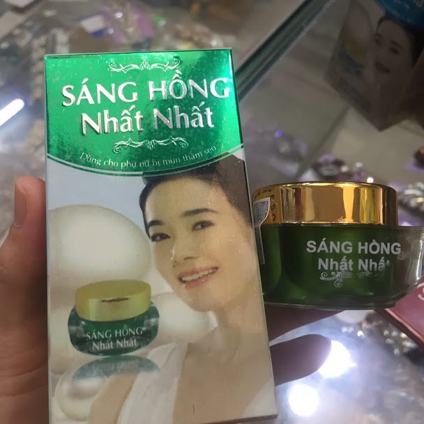 Kem Sáng Hồng Nhất Nhất trắng da giữ ẩm