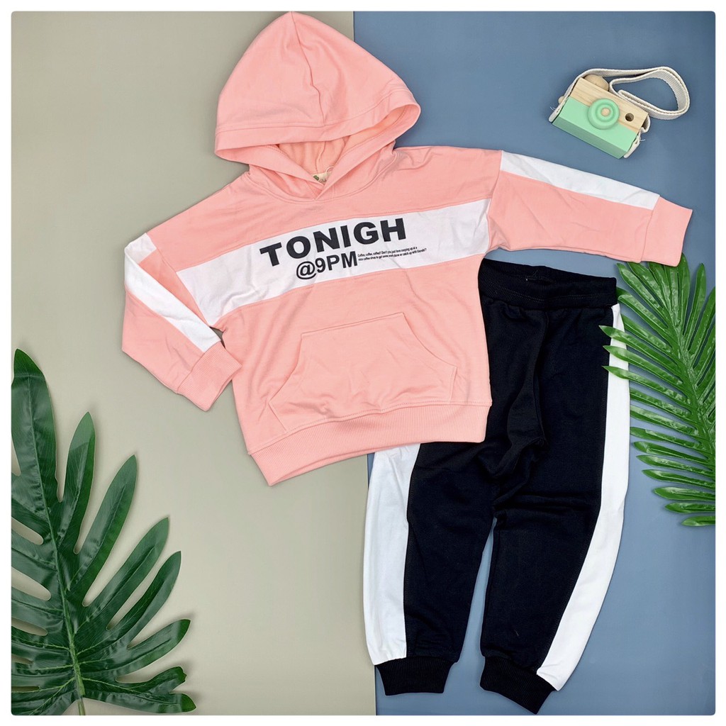 Bộ nỉ phối mũ Tonigh bé gái size 11-18 cho bé 31-60kg. Chất nỉ da cá dày dặn, mẹ và bé có thể diện đôi rất đẹp