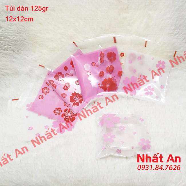 Túi dán họa tiết Hoa mai 125gr 12x12cm (100 cái/xấp)