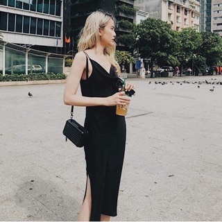 Đầm body đen cổ đổ xẻ tà ❤️t