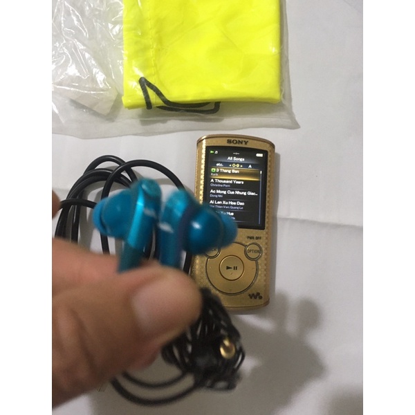 Combo máy nghe nhạc sony+tai nghe sony nc033
