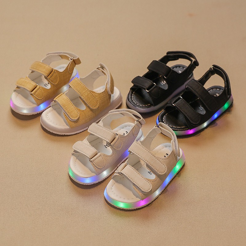 Giày sandals đế gắn đèn phong cách thời trang cho bé