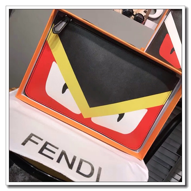 Clutch cầm tay fendi