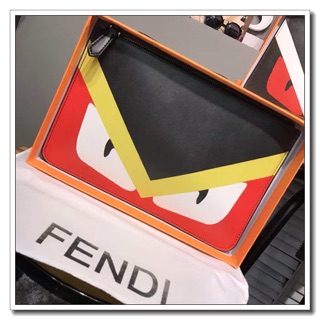 Clutch cầm tay fendi